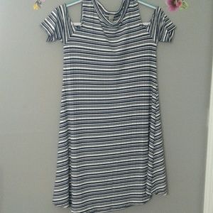 Alison Jay cold shoulder  short sleeve dress 82